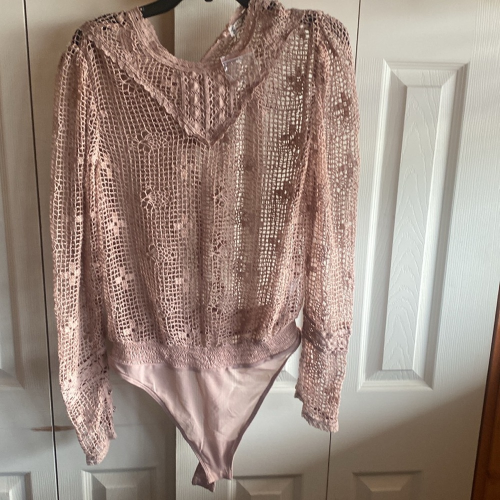 Free People NWT ONLT THE BEST Boho Floral Crochet Bodysuit Size large - Picture 6 of 16